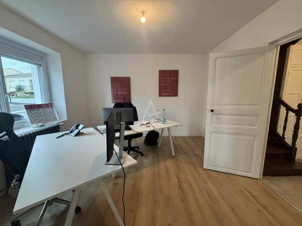 MAISON FAMILIALE 5 CH ET GRAND GARAGE DE 250 M²