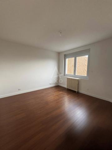 MAISON FAMILIALE 5 CH ET GRAND GARAGE DE 250 M²