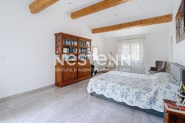 À VENDRE À LORGUES MAISON 211m² avec piscine et garage.