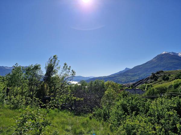 Terrain constructible de 915 m2 à Saint-Sauveur