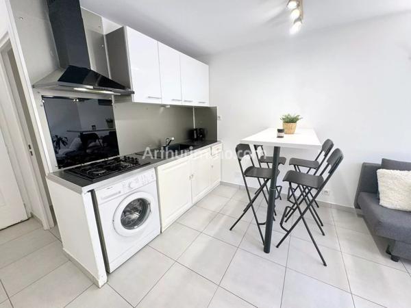 Vente                                                      Appartement
                        
                     2 pièces                      32 m2                     à Sainte-Maxime