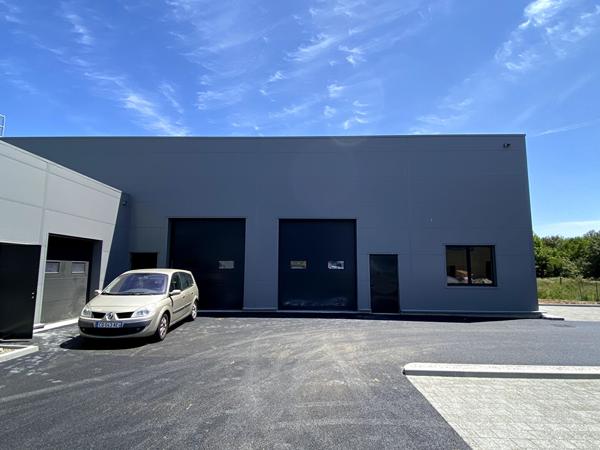 A LOUER : TRES BEAU LOCAl D'ACTIVITÉ NEUF 270 m2 - NORD de Nantes (Treillières)