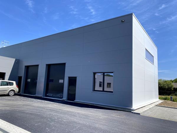 A LOUER : TRES BEAU LOCAl D'ACTIVITÉ NEUF 270 m2 - NORD de Nantes (Treillières)