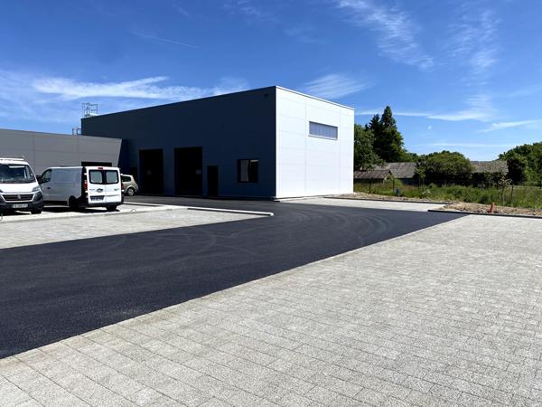 A LOUER : TRES BEAU LOCAl D'ACTIVITÉ NEUF 270 m2 - NORD de Nantes (Treillières)