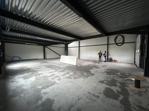 A LOUER : TRES BEAU LOCAl D'ACTIVITÉ NEUF 270 m2 - NORD de Nantes (Treillières)