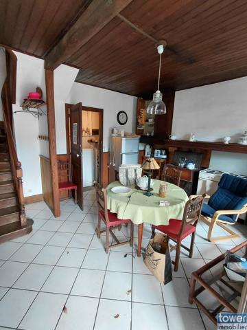 Maison de village
                                                                                                                                                                                                                                                                                                                        5 pièce(s)                                                                                                                                                                                                          2 chambre(s)                                                                                                                                                                                                          82  m²