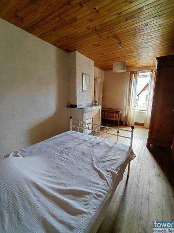 Maison de village
                                                                                                                                                                                                                                                                                                                        5 pièce(s)                                                                                                                                                                                                          2 chambre(s)                                                                                                                                                                                                          82  m²