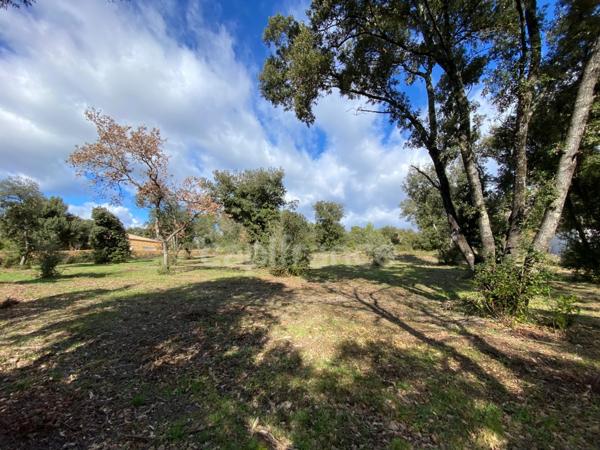 Terrain à vendre 850 m2 proche d'UZES (30)