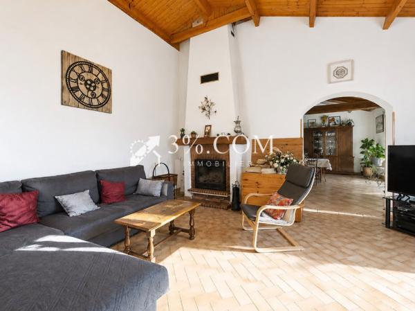 Maison
                                                                                                                                                                                                                                                                                                                        7 pièce(s)                                                                                                                                                                                                          3 chambre(s)                                                                                                                                                                                                          147  m²