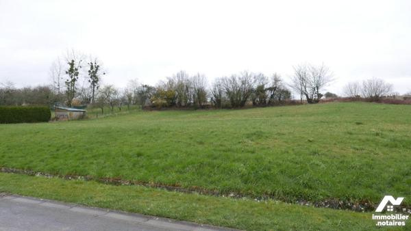 A VENDRE, entre RETHEL et CHARLEVILLE-MEZIERES, accès facile A34, à FAISSAULT, une parcelle de ...