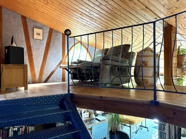 Propriété atypique sur un terrain de 8,5 ha - Piscine possible