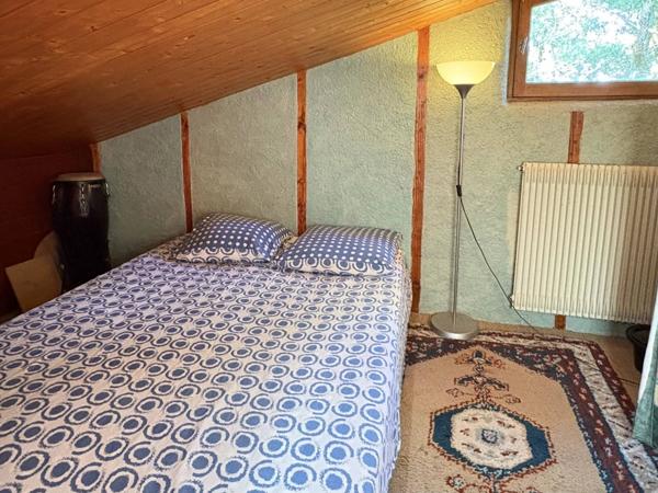 Propriété atypique sur un terrain de 8,5 ha - Piscine possible