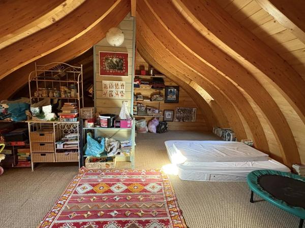 Propriété atypique sur un terrain de 8,5 ha - Piscine possible