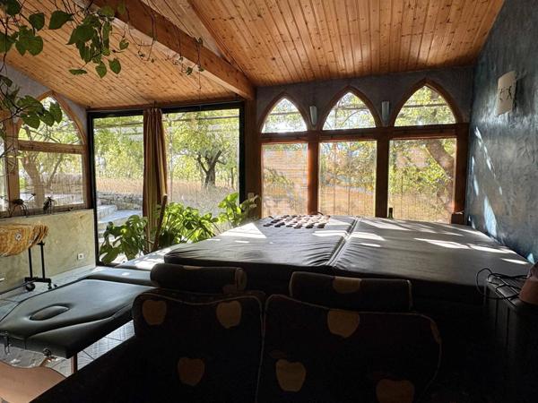 Propriété atypique sur un terrain de 8,5 ha - Piscine possible