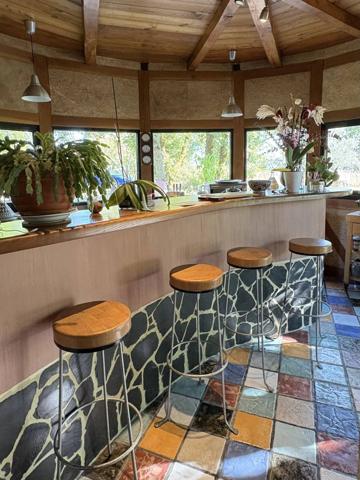 Propriété atypique sur un terrain de 8,5 ha - Piscine possible