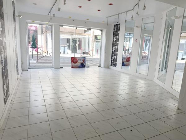 magnifique local commercial avec un appartement en duplex