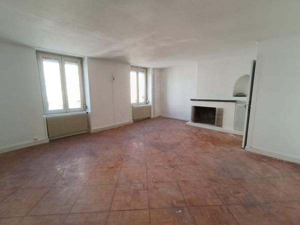 magnifique local commercial avec un appartement en duplex