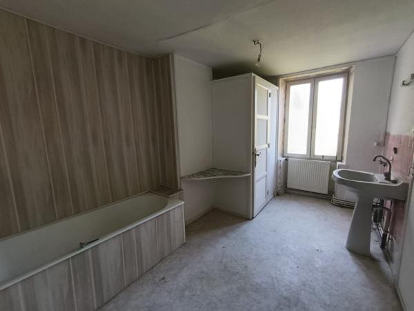 magnifique local commercial avec un appartement en duplex