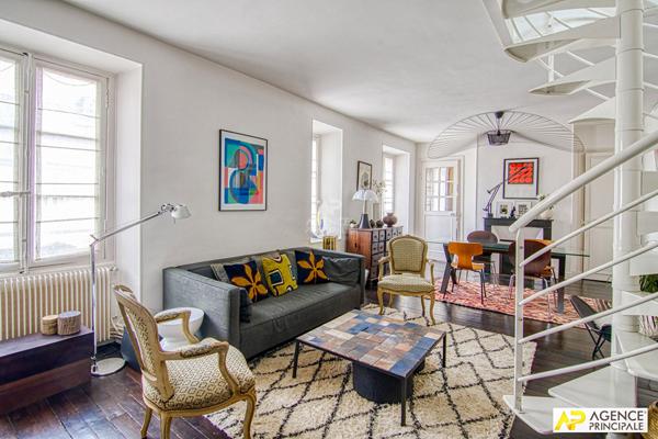 Versailles Notre-Dame Appartement duplex 3 pièces 90 m² au sol aux 2ème et 3ème étage €485 000 ** - Référence 27569