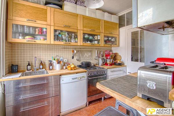 Versailles Notre-Dame Appartement duplex 3 pièces 90 m² au sol aux 2ème et 3ème étage €485 000 ** - Référence 27569