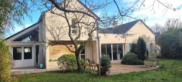 À vendre - Maison contemporaine, 6 pièces située à Tours (37100)