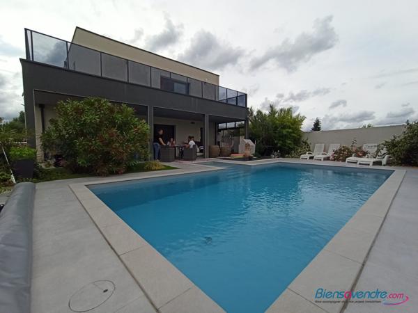 MAISON CONTEMPORAINE DE GRAND STANDING
