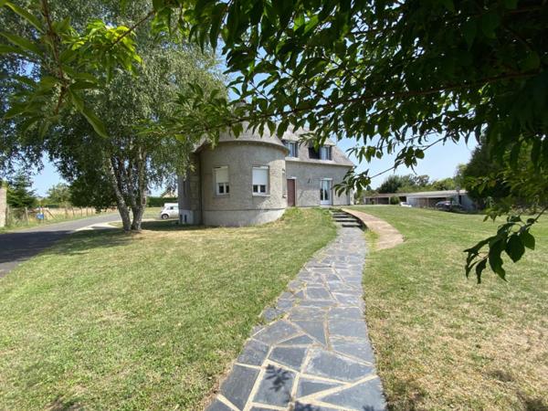 A BRIARE Rare sur le marché Bâtisse familliale 5 Chambres sur 4800m² avec hangars