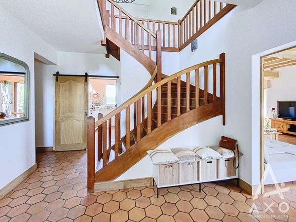 A BRIARE Rare sur le marché Bâtisse familliale 5 Chambres sur 4800m² avec hangars