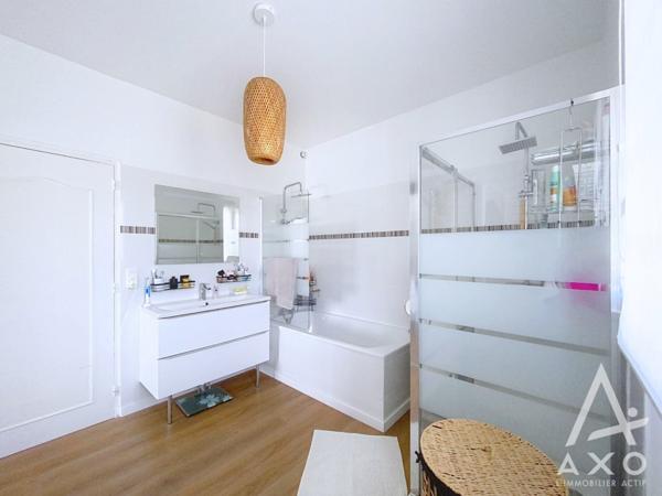 A BRIARE Rare sur le marché Bâtisse familliale 5 Chambres sur 4800m² avec hangars