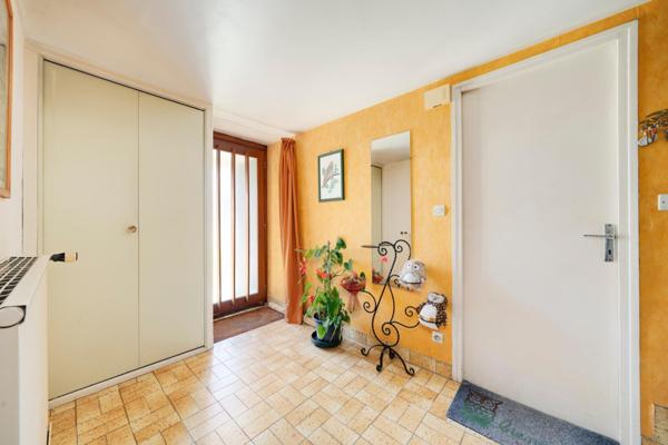 Jolie Maison individuelle, 3 chambres avec sous-sol et garage