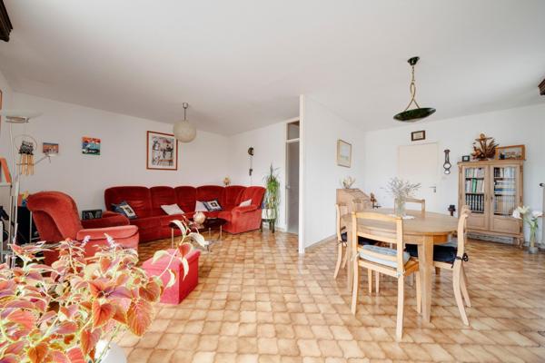 Jolie Maison individuelle, 3 chambres avec sous-sol et garage