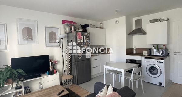 Location Appartement 12 pièces 40 m² - Saint-pierre-du-perray 91280