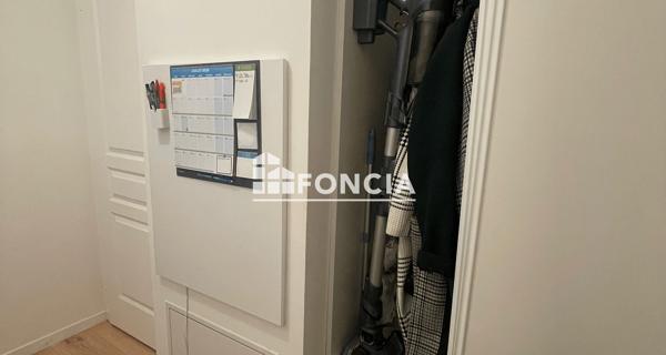 Location Appartement 12 pièces 40 m² - Saint-pierre-du-perray 91280