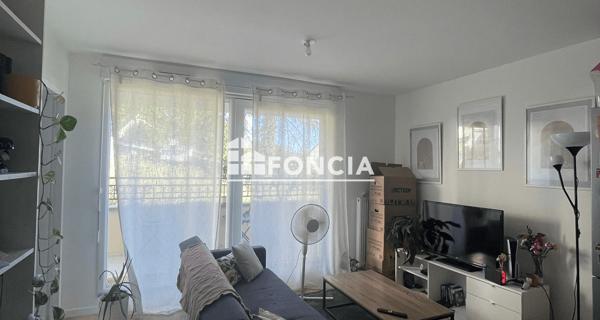 Location Appartement 12 pièces 40 m² - Saint-pierre-du-perray 91280