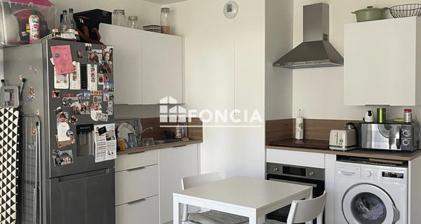 Location Appartement 12 pièces 40 m² - Saint-pierre-du-perray 91280