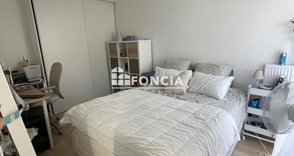 Location Appartement 12 pièces 40 m² - Saint-pierre-du-perray 91280