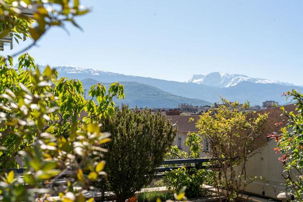OPPORTUNITÉ RARE   APPARTEMENT T4 DERNIER ÉTAGE + TERRASSE PANORAMIQUE 65 m² GARAGE