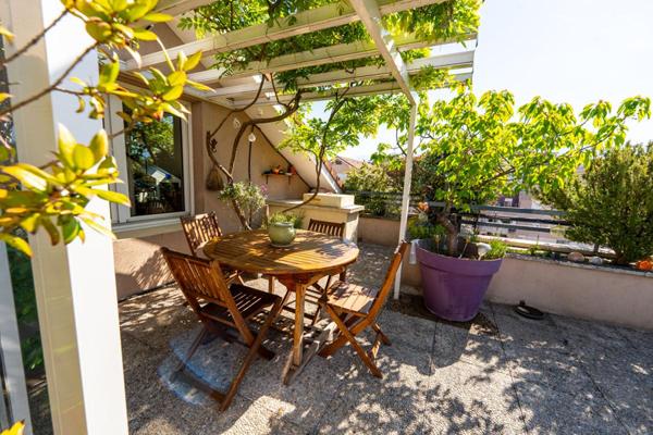 OPPORTUNITÉ RARE   APPARTEMENT T4 DERNIER ÉTAGE + TERRASSE PANORAMIQUE 65 m² GARAGE