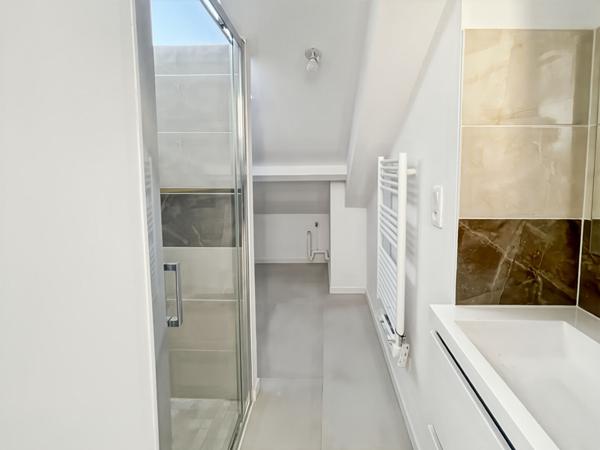 APPARTEMENT T2 TRES LUMINUEUX DANS LE CENTRE-VILLE HISTORIQUE