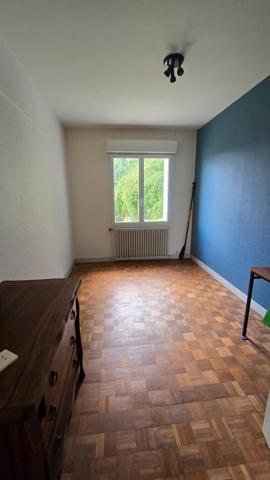 TERRAIN CLOS AVEC UNE GROTTE TROGLODITE