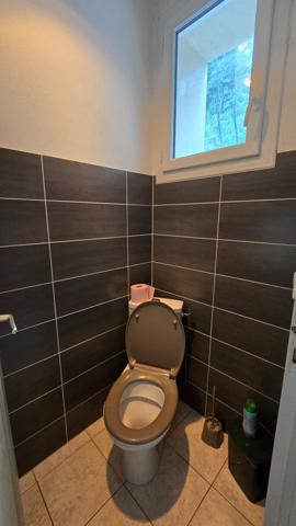 TERRAIN CLOS AVEC UNE GROTTE TROGLODITE