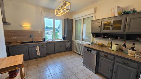 TERRAIN CLOS AVEC UNE GROTTE TROGLODITE