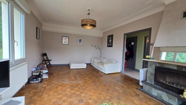 TERRAIN CLOS AVEC UNE GROTTE TROGLODITE