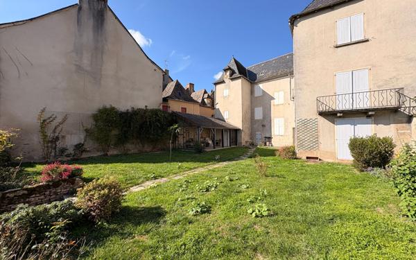 Maison à vendre    9 pièces •  Rignac