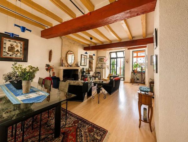 Chinon centre – Maison de caractère 250 m², 4 chambres, cour intérieure et verrière