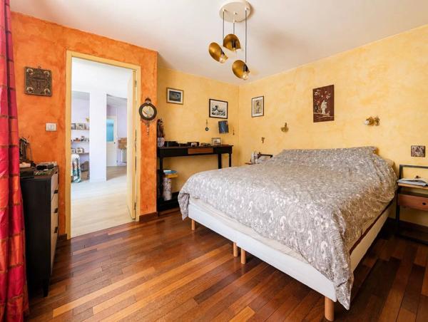 Chinon centre – Maison de caractère 250 m², 4 chambres, cour intérieure et verrière