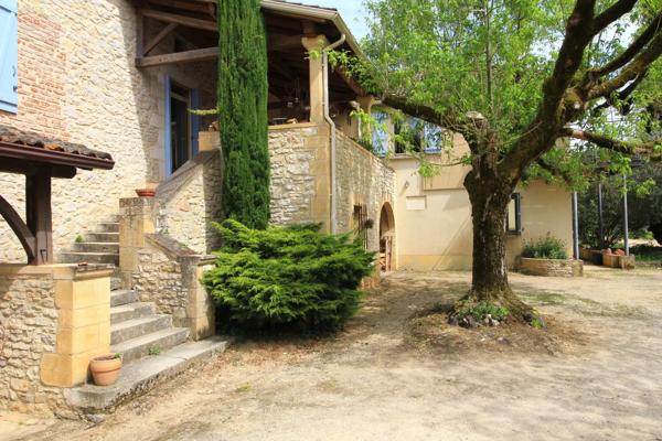 Bel ensemble en pierre à proximité de Prayssac