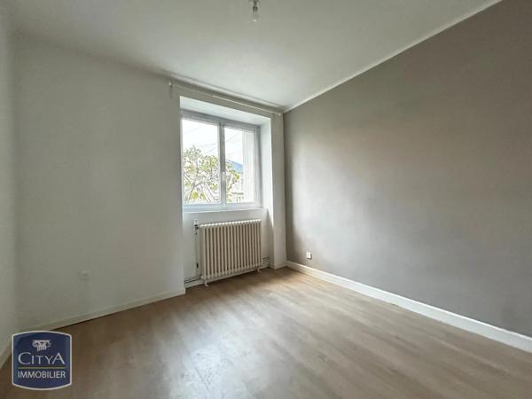 Appartement à louer 4 pièces 64.4m²