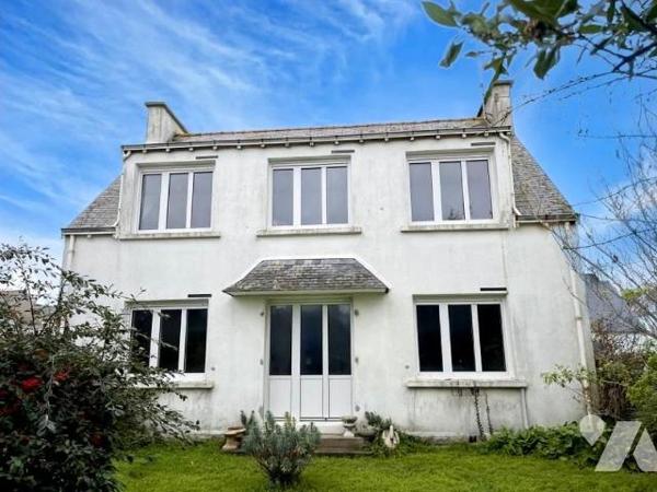 Au calme et à 300 m du port