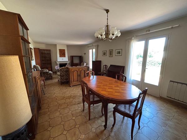 Maison de plain-pied avec garages et véranda - Au calme d'un village du Château-d'Oléron